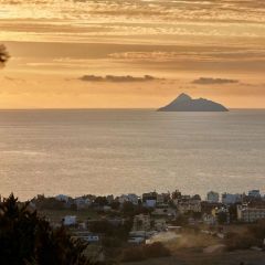 Coucher de soleil sur l'île de Paximadi