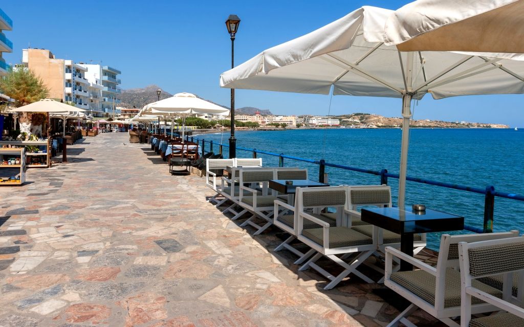 Iérapétra  est une municipalité sur la côte Sud-est de Crète. Elle fait partie du district régional du Lassithi.