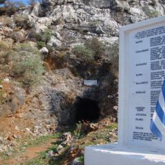 Monument à l'entrée du tunnel