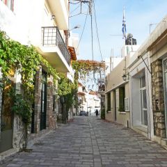 Rue piétonne du village