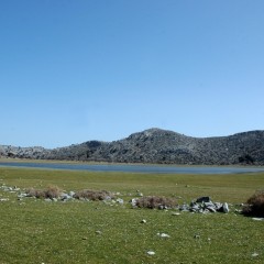 La petit plateau d'Omalos et son lac