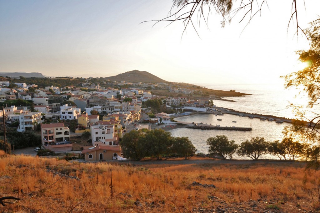 Panormo est un petit village de pêcheurs situé sur la côte nord de la Crête, entre deux des plus grandes villes de cette île grecque, Héraklion et Réthymnon.