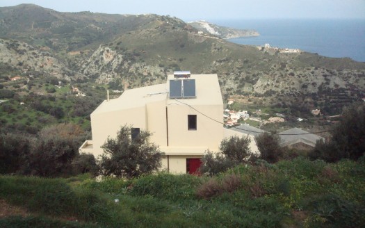 Villa, avec structure de béton pour 3 chambres d'hôtes à Rogdia.