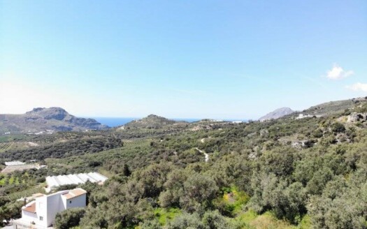 Terrain de 1.405m2 avec magnifique panorama à Mariou.