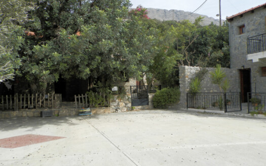 Maison traditionnelle en pierre de deux étages à Agia Paraskevi, Amari