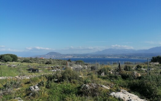 Terrain de 3204m2, vue sur la baie de Souda, à Sternes