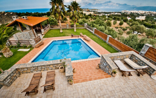 Luxueuse villa de 4 Chambres avec piscine, jardins et vue mer à Katsikia, Agios Nikolaos.