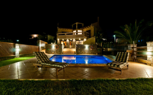 Luxueuse villa de 4 Chambres avec piscine, jardins et vue mer à Katsikia, Agios Nikolaos.