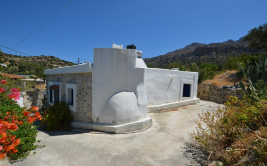 Maison en pierre indépendante de 2 chambres en bordure du village de Pano Chorio.