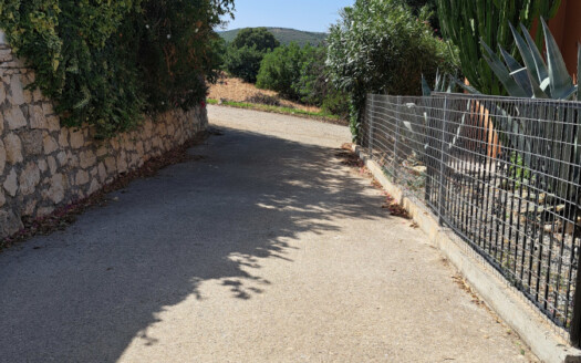 Belle maison, 2 chambres, panorama stupéfiant jusqu’à la mer à Skouloufia.