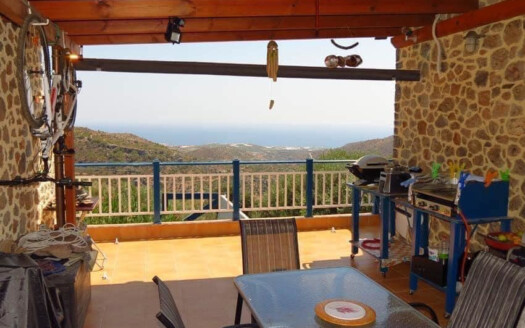 Superbe maison en pierre, vue mer et montagne, à Stavrochori
