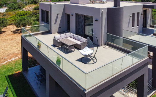 Villa nouvellement construite avec superbe vue mer à Agios Onoufrios.