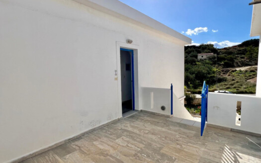 Petits appartements, dans un bel emplacement, à distance de marche de la plage, à Lagada.