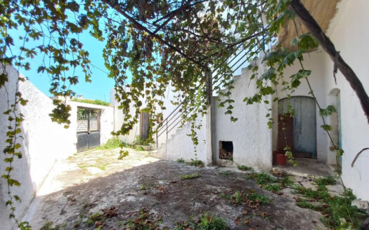 Maison individuelle ancienne, à rénover, à Alfa, Mylopotamos.