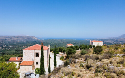 Belle villa en pierre, vues mer et montagne, piscine privée à Provarma