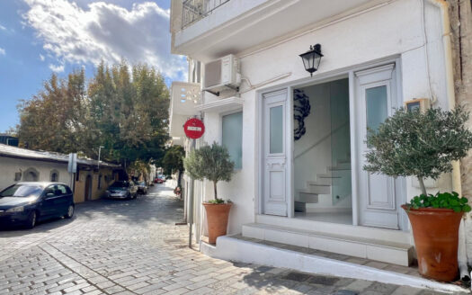 Maison de charme avec toit-terrasse au centre du village de Kritsa