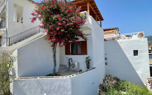 Maison superbement rénovée à Kalo Chorio