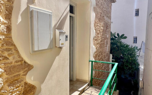 Maison en pierres, sur 2 niveaux, avec terrasse à Sitia