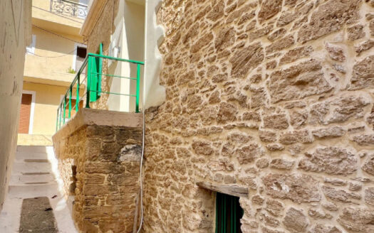 Maison en pierres, sur 2 niveaux, avec terrasse à Sitia