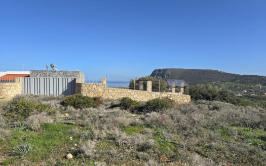 Terrain constructible de 4321,03m2, vue mer lointaine, à Skoteino.