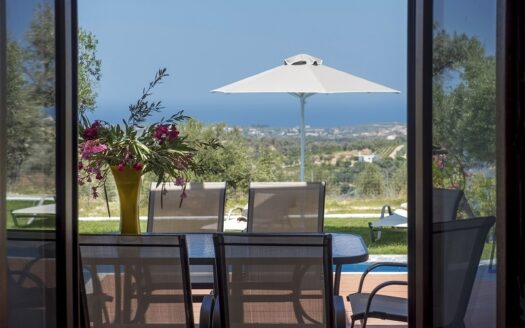 Spacieuse villa de 4 chambres avec piscine et toit terrasse à Kyrianna