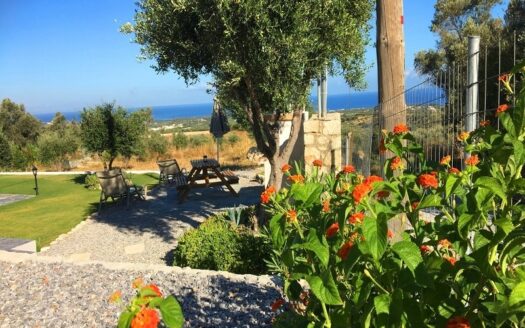 Spacieuse villa de 4 chambres avec piscine et toit terrasse à Kyrianna