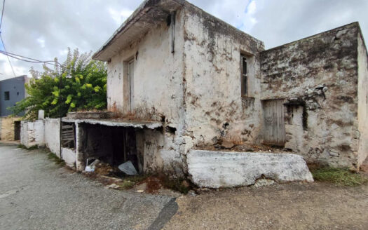 Maison à rénover dans le village d’Aimonas