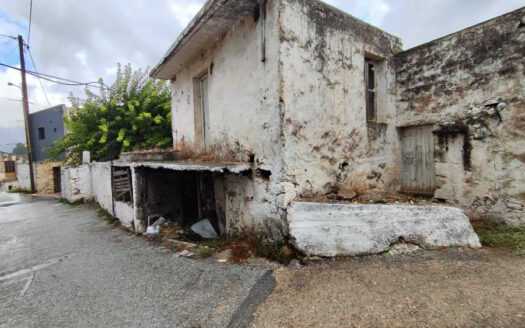 Maison à rénover dans le village d’Aimonas