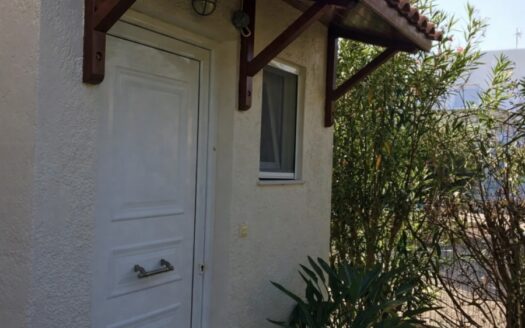 Charmante villa de 2 chambres avec piscine privée et jardin paysager à Loutra