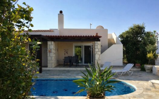 Charmante villa de 2 chambres avec piscine privée et jardin paysager à Loutra