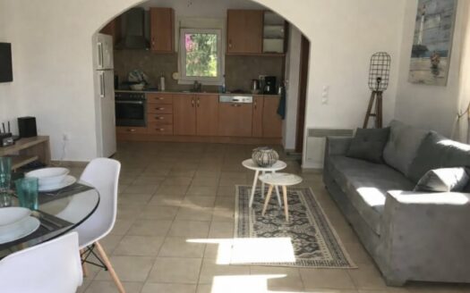 Charmante villa de 2 chambres avec piscine privée et jardin paysager à Loutra