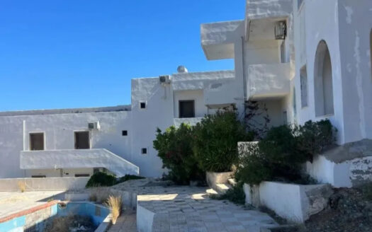 Hôtel de 650m2 et 16 studios à Lygaria, Mades