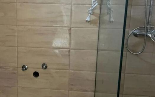 Hôtel de 650m2 et 16 studios à Lygaria, Mades