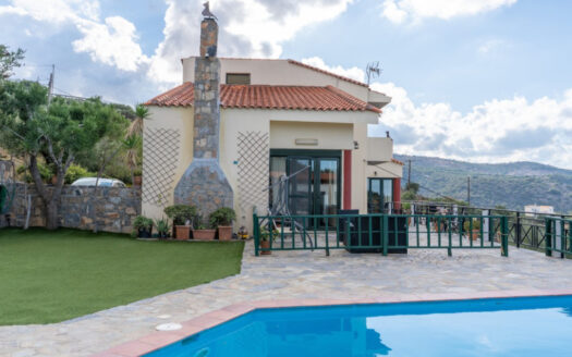 Grande propriété composée de deux villas à Milatos