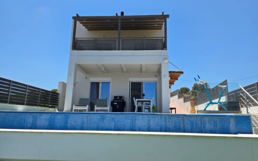 Luxueuse villa avec piscine à débordement, panorama sur la mer à Kavrochori