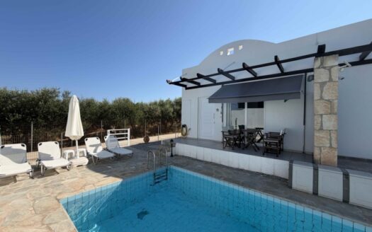 Rare à Sfakaki – Bungalow meublé de plain-pied, piscine et vue mer panoramique