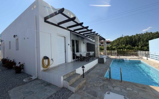 Rare à Sfakaki – Bungalow meublé de plain-pied, piscine et vue mer panoramique